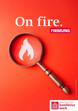 Plakat On Fire - Eine Lupe fokusiert die Flamme