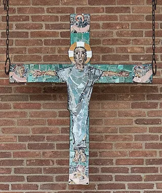 Mosaikkreuz in der Kirche Maria Hilfe der Christen, Neuenhaßlau